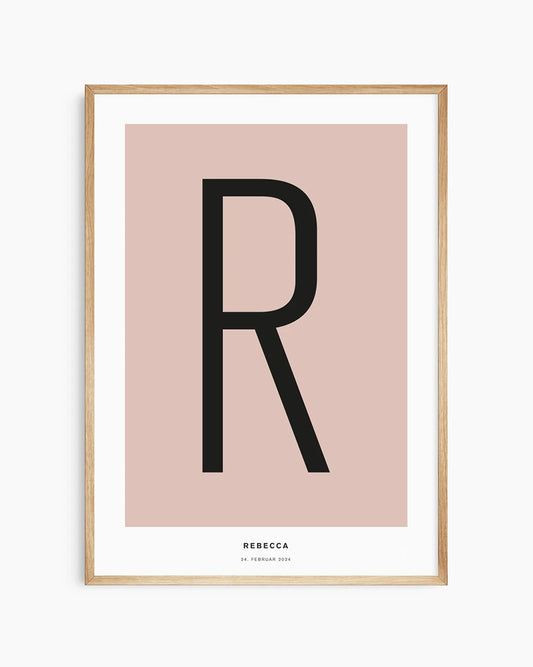 Bokstavplakat med barnets navn og egen tekst, en unik veggdekor til barnerommet